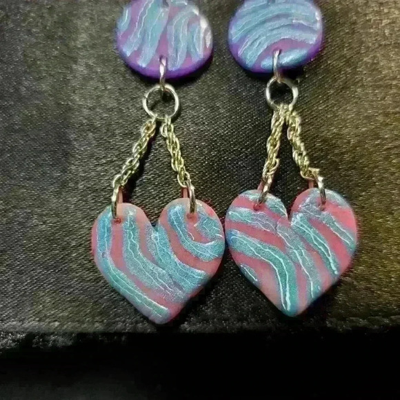 Y2K Bratz style purple, pink, & metallic  blue marble heart and chain earrings - Picture 7 of 11